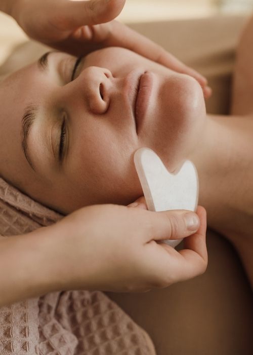 trattamento massaggio viso gua sha